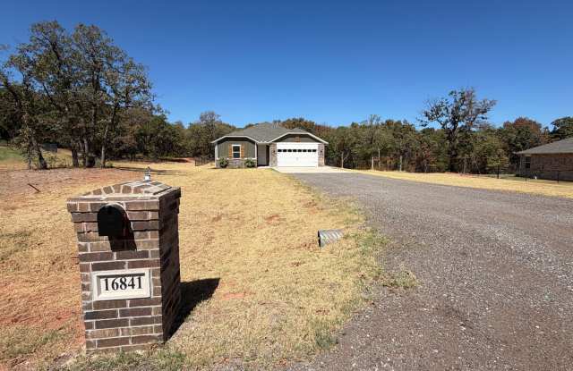 Beautiful 3 Bedroom, 2 Bathroom on a 1.91 Acre Lot in Ridge Creek Addition! photos photos