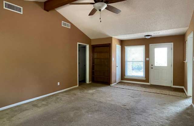 4 bedroom, 2 bath, 2 car garage Gallery 3
