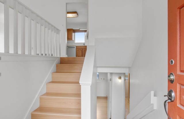 5 Bedroom home with finished basement Gallery 4