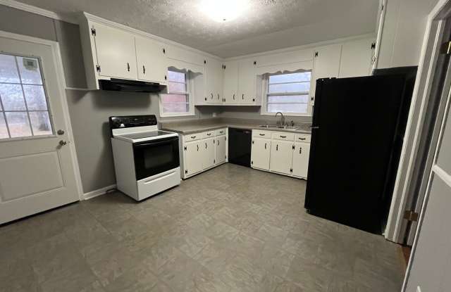3 Bedrooms, 2 Bathrooms - Home in Armuchee! **MOVE-IN SPECIAL!** photos photos