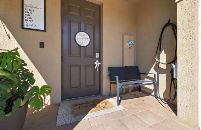 Beautiful 3-Bedroom Townhome in Aquabella with an Inviting Backyard Gallery 4