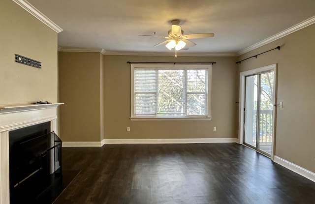 5601 Fairview Road, Unit 19 - 1 photos photos