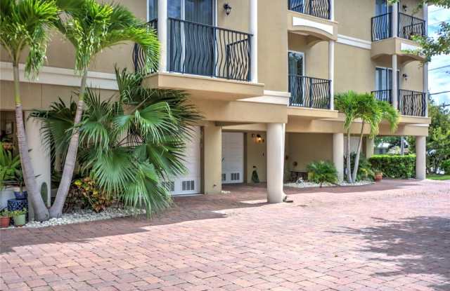 300 CAPRI BOULEVARD photos photos