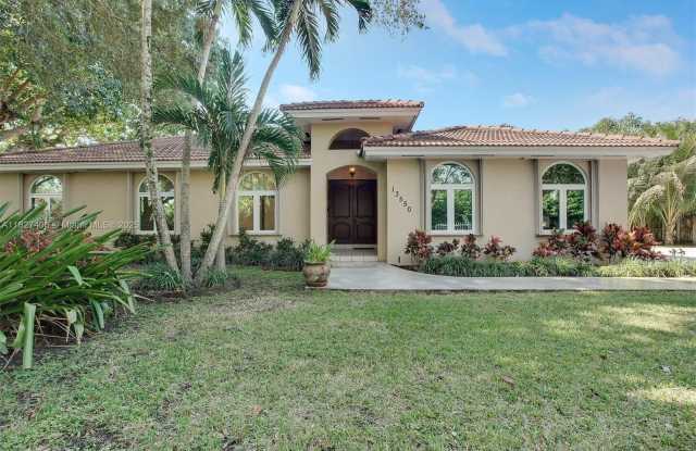 13550 SW 82nd Ave photos photos