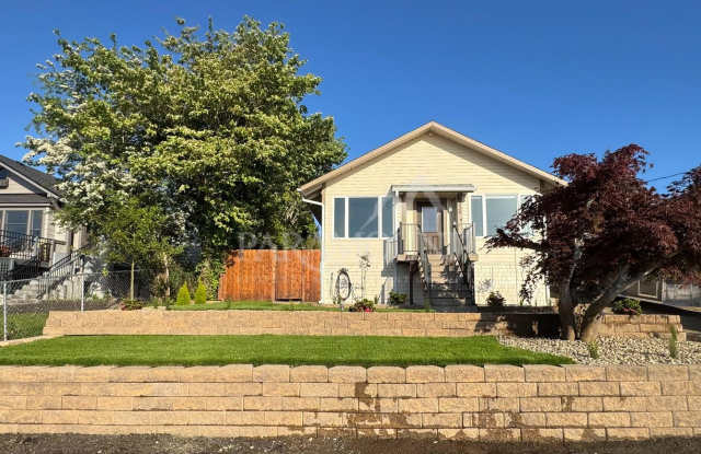 Stunning 3-bedroom, 1-bath home with a water view and fantastic amenities! photos photos