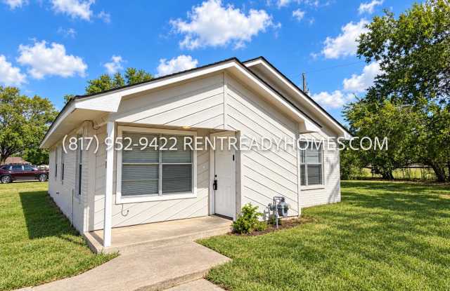 1111 Bittle Lane - Pet Friendly 3 Bedroom Rental Home in Bryan, TX with Recently Renovated Interior, Quartz Countertops and Central AC Gallery 1