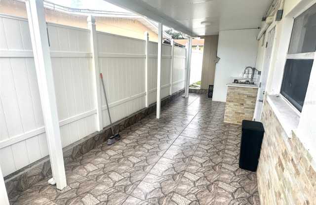 2916 W CLIFTON STREET photos photos