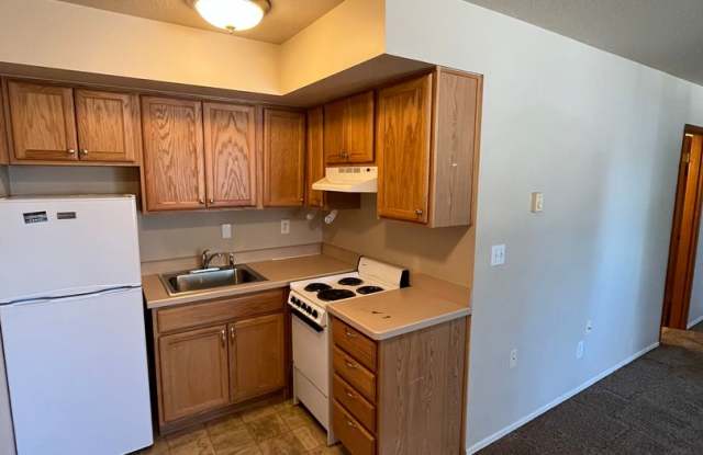 Charming Studio Unit Near Downtown Redmond - The Pines Apartments Gallery 4
