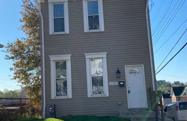 Spacious 3br house with off street parking photos photos