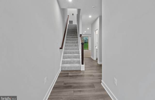 174 BETHLEHEM Place Gallery 3