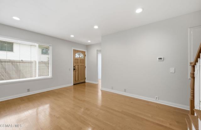 1805 E Avenida De Las Flores Gallery 3