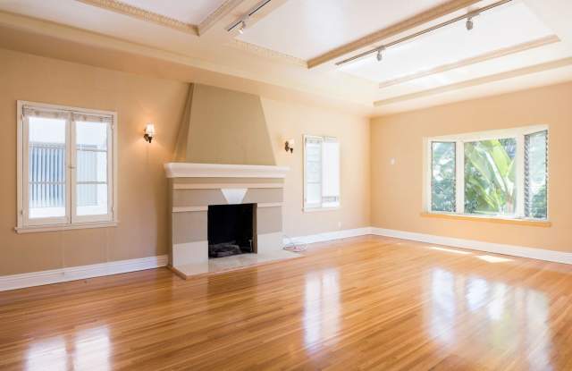 223 South Gale Drive Gallery 3