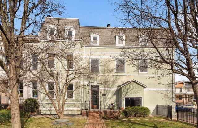 Charming Hill East One Bedroom photos photos Charming Hill East One Bedroom photos photos