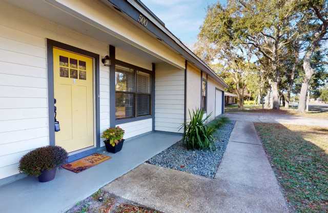 Beautifully renovated home just minutes from the beach off Penman Rd! Gallery 3