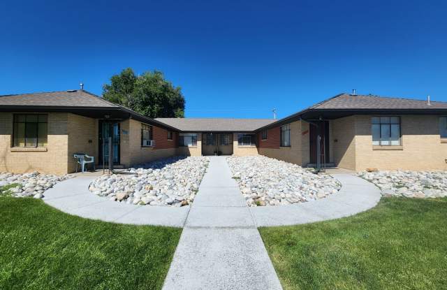 Remodeled 2 Bedroom in Denver! Great Location and Private Detached Garage! - 3523 Hudson Street, Denver, CO 80207