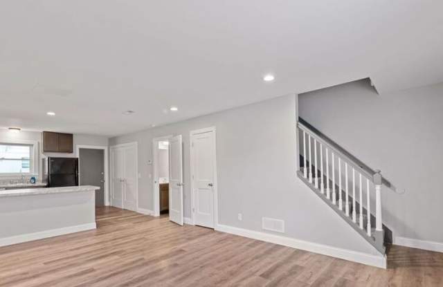 2211 Cordova Court - A Gallery 2