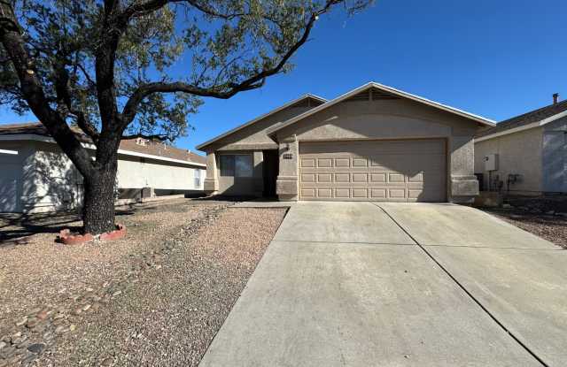 Freshly painted 4Bdm 2Ba Home, in a well desired location! will not last long! - 2409 South Saint Thomas Aquinas Drive, Tucson, AZ 85713