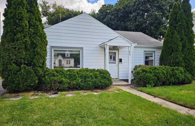 275 N Seymour Avenue - 275 North Seymour Avenue, Mundelein, IL 60060