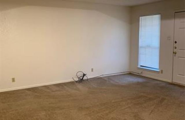 839 White Rock Street Gallery 2