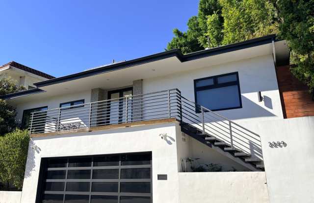 Hollywood Dell Mid-Century Modern w/ Rooftop Deck Gallery 1