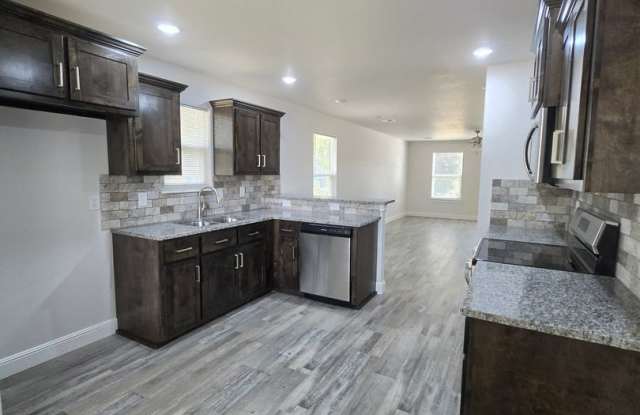 Brand New 3br, 2ba beauty! Gallery 4