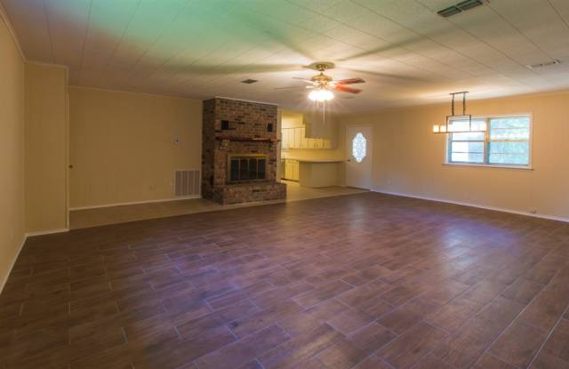 932 Emerald Gallery 4