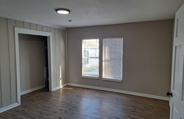 1432 W 5th Ave photos photos