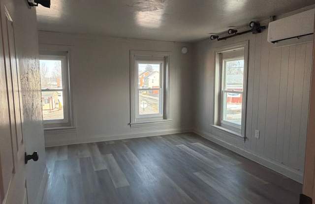 Newly RENOVATED 3 bedroom & 2 bathroom Apartment in McSherrystown, PA - 3 miles from Hanover, PA Gallery 2