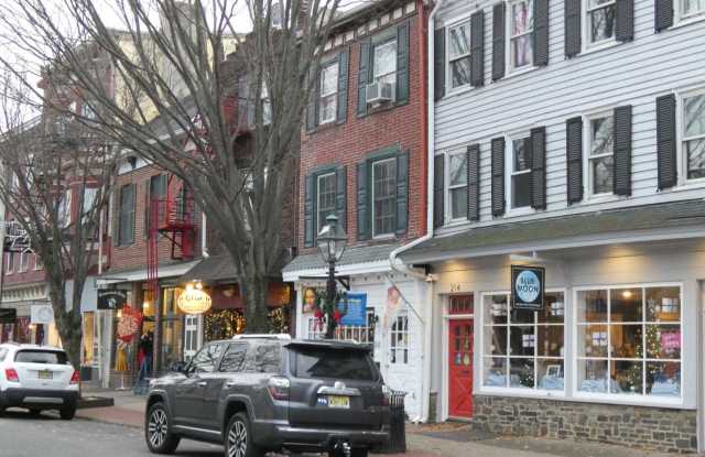 216 FARNSWORTH AVENUE Gallery 2
