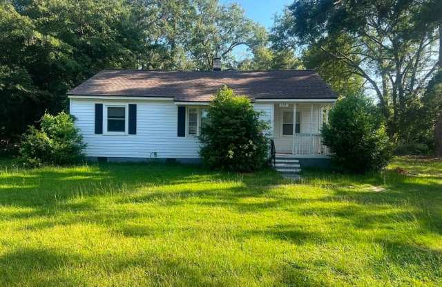 Charming Home with Front  Rear Porches overlooking large yard!! - 2201 Shirley Avenue, Augusta, GA 30904