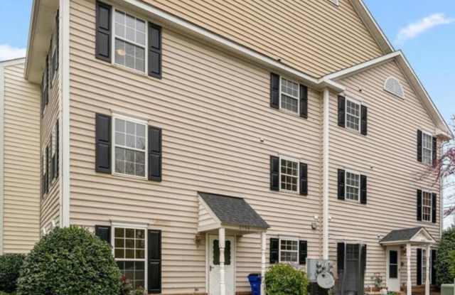Spacious 3 Bedroom Townhome in Oldfarm. photos photos