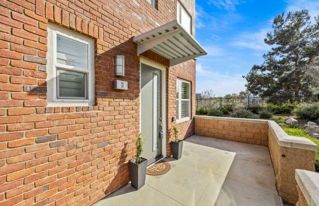 Gorgeous End Unit Townhome in Vantis Gallery 3