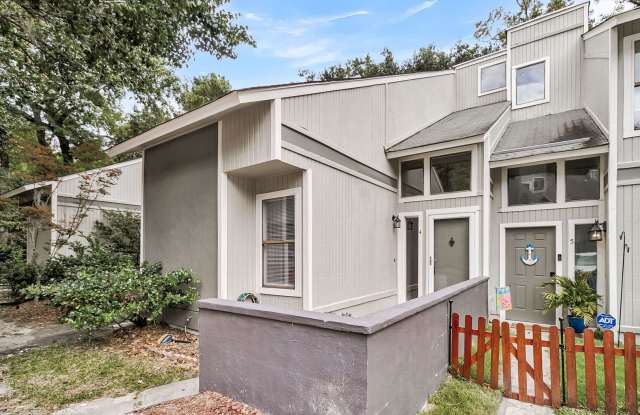 Pond View 3 Bedroom, 2 Bath Home in AshleyTowne Village of West Ashley! photos photos