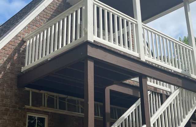 1 Bedroom/ 1 Bathroom Furnished Garage apartment off Hwy. 441! Available early June! photos photos