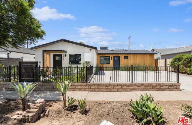 7933 Zelzah Ave photos photos