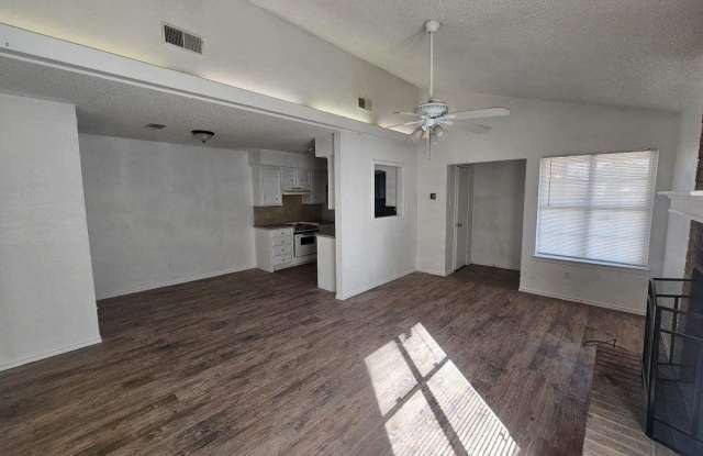 2005 S Loop 289 Gallery 2
