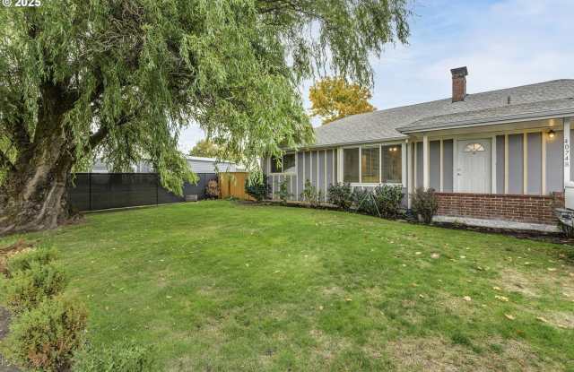 Verboort Country Retreat Front/Back Yards, Barn/shop with second story, Garden beds, lots of parking for work trucks photos photos