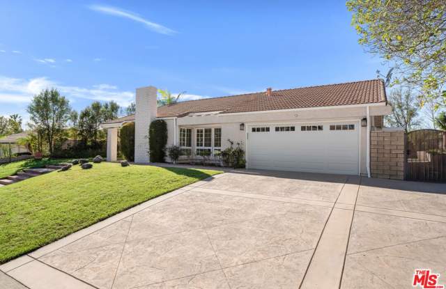 10945 Cozycroft Avenue photos photos