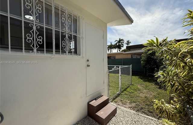 8860 SW 32 ST photos photos