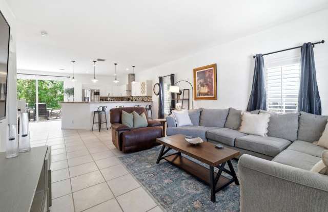 13533 Fountain View Boulevard Gallery 3