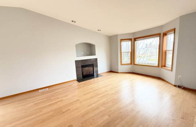 Spacious 5BR / 3BA Beacon Hill Home – 2,210 SF – $3900 – Pets OK - 6412 31st Avenue South, Seattle, WA 98108