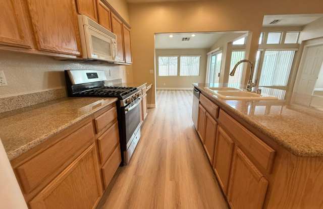 FRESH & RENT READY!  GATED - SINGLE STORY 3/2/2 CAR CUL-DE-SAC HOME Gallery 3