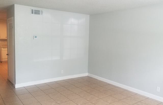 2 bedroom/1.5 bathroom Townhome Gallery 4