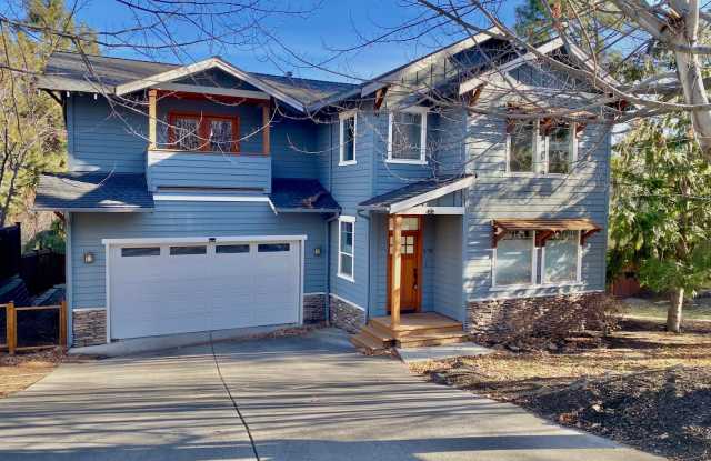 **$500 Lease Signing Bonus** Light-Filled Awbrey Butte Retreat - 578 Northwest Greyhawk Avenue, Bend, OR 97703