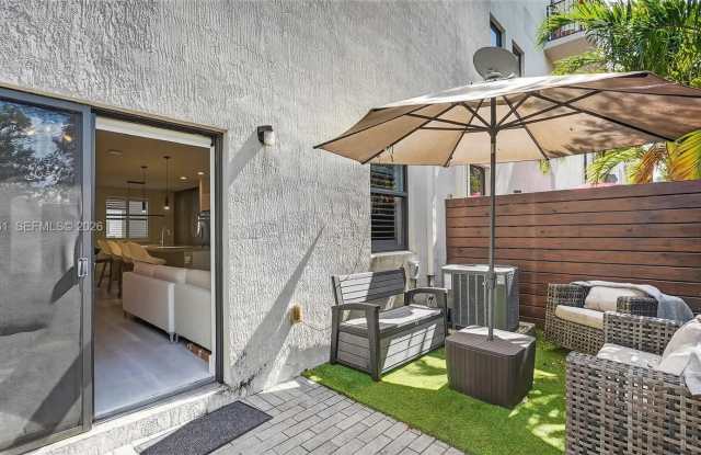 10455 NW 82nd St photos photos