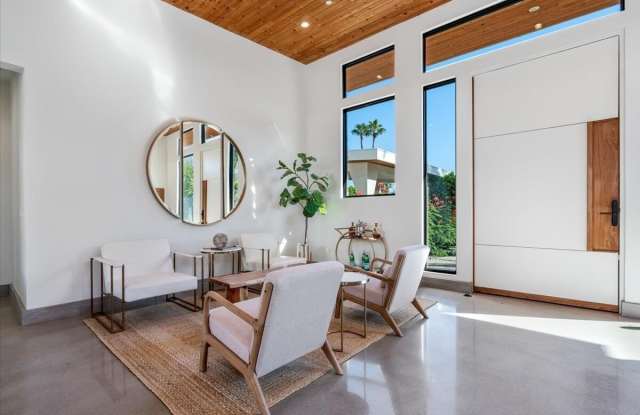 524 E Miraleste Court Gallery 4