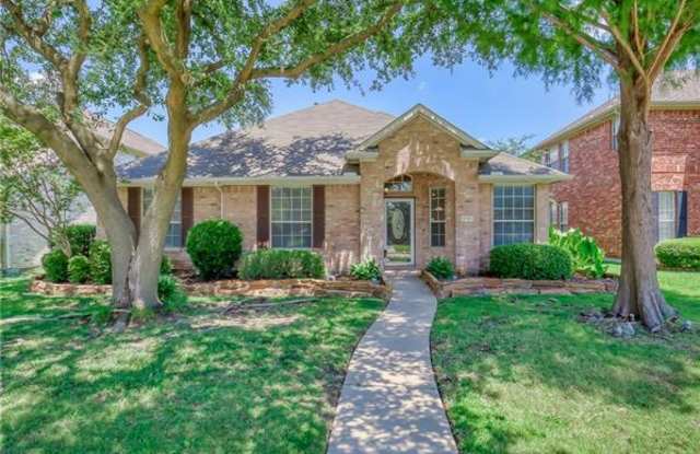 2741 Buck Hill Drive Gallery 2