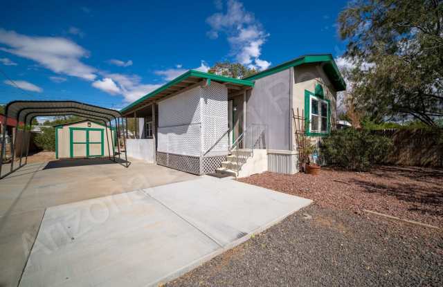 CHARMING MOBILE HOME WITH BEAUTIFUL BACKYARD Gallery 1
