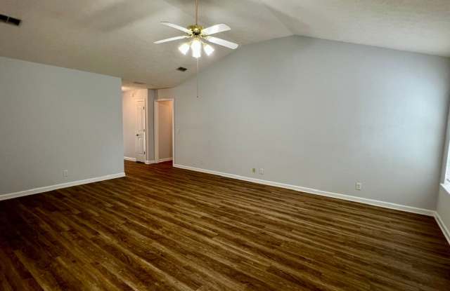 3 bed, 2 Bath, Garage + Screened Back Porch, Near Cason Ln Gallery 4