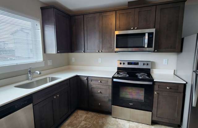 #411 PLYMOUTH APARTMENTS Gallery 4